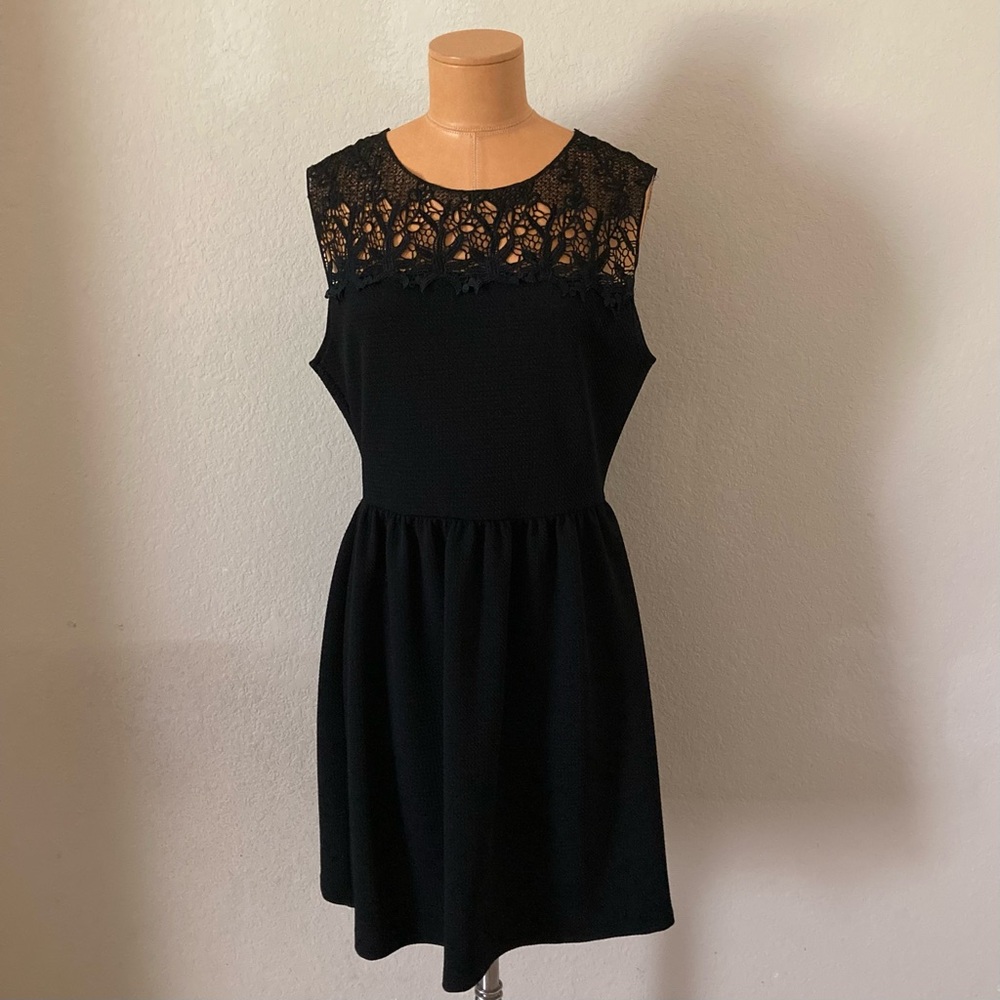 Soprano Black Sleeveless Lace Detail Dress Juniors L